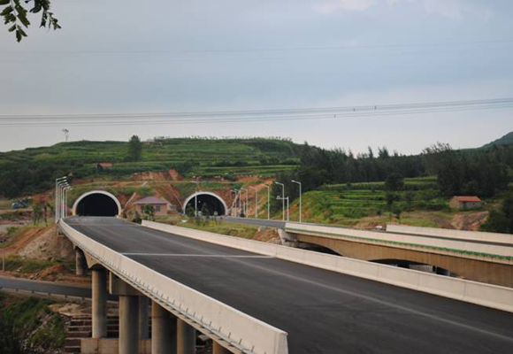 4、長春至深圳線（G25)青州至臨沭(魯蘇界)高速公路 穆陵關(guān)隧道